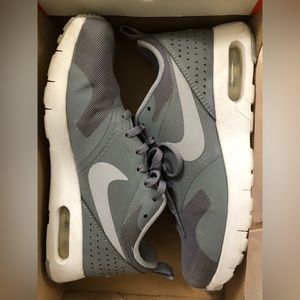 Nike Sneakers - Grey